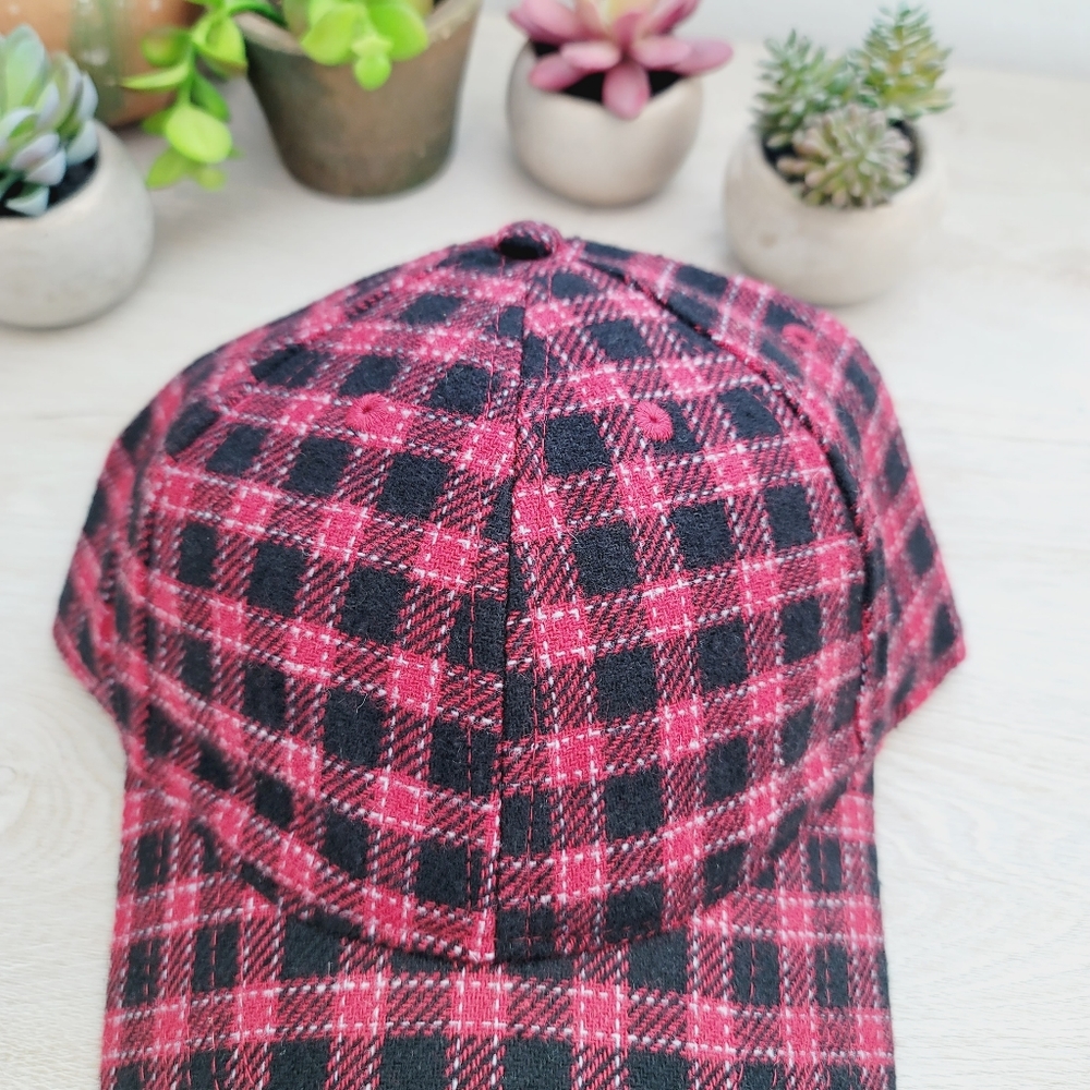 💕 NWT Time and Tru Red Black Mini Check Cap - Picture 8 of 15